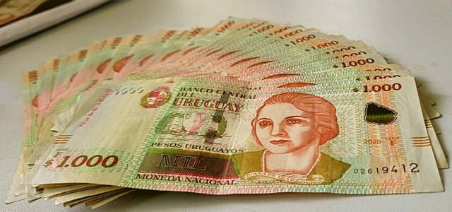 Comienzan los pagos del medio aguinaldo en Uruguay
